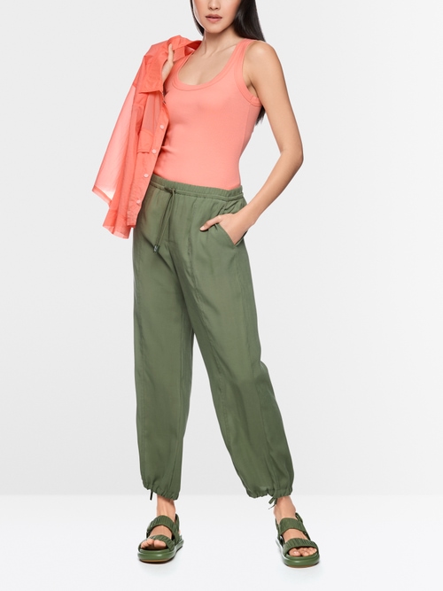 Basic top made from stretch cotton