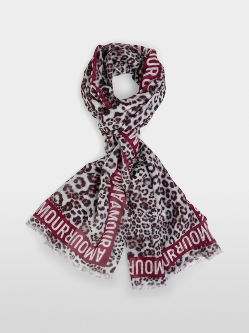 Scarf with leopard print