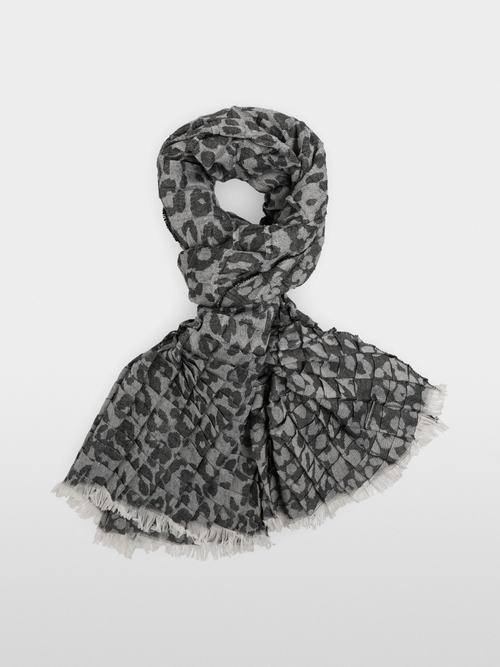 Scarf with leopard print