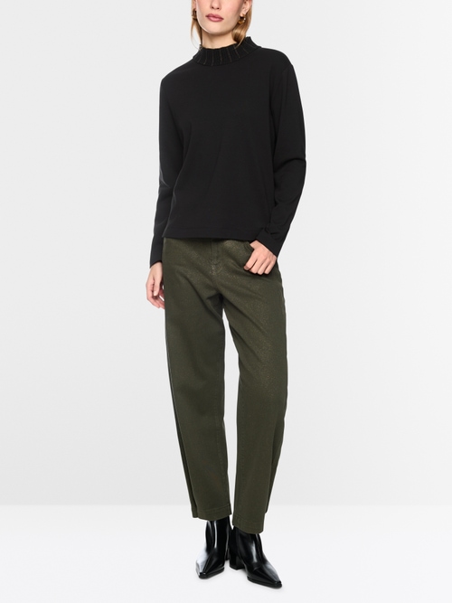 Shirt with knitted collar