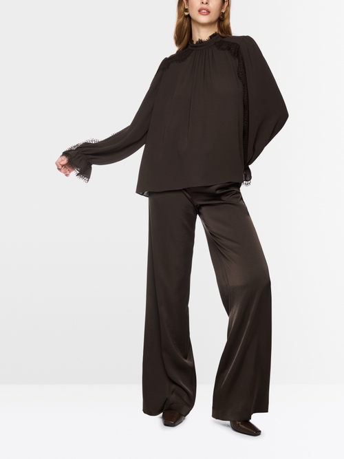Flowing blouse with lace