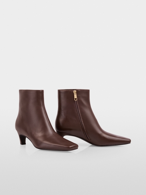 Ankle-high leather booties