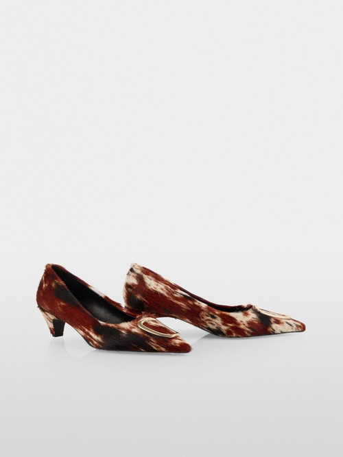 Extravagant pumps