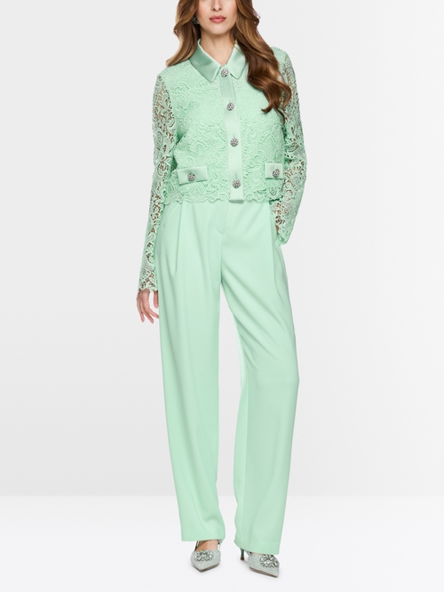 Veste en dentelle avec boutons en strass