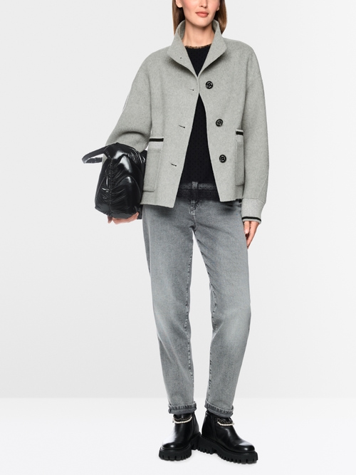 Sporty jacket with stand-up collar