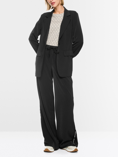 Casual blazer with deep lapels