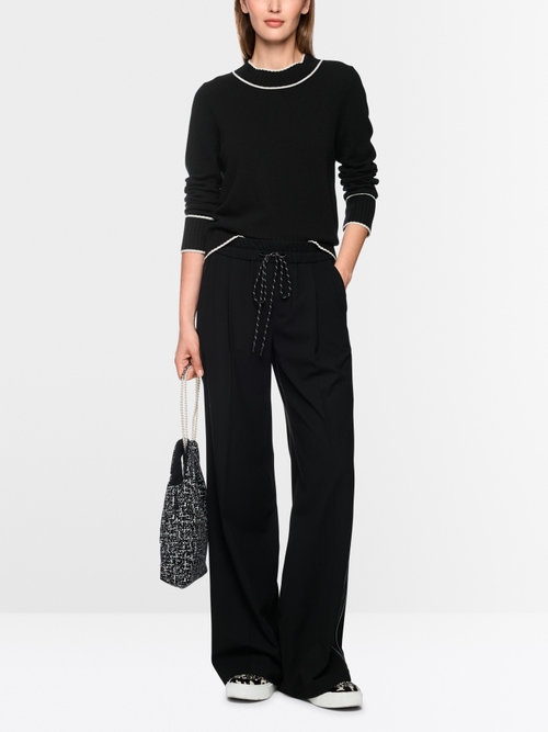 Knitted jumper with contrasting trim
