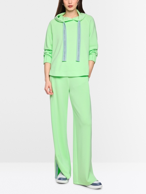 Sporty sweatshirt