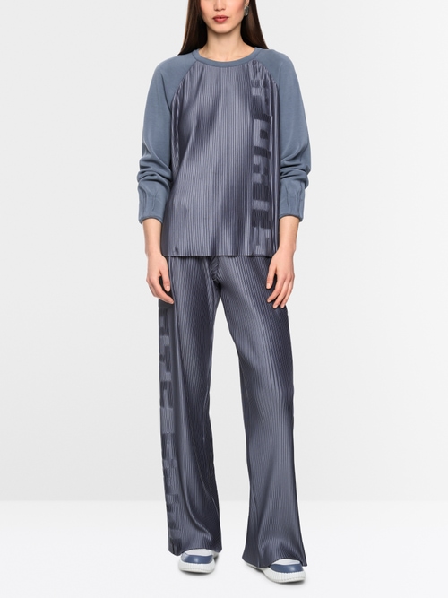 Sweatshirt with pleated details