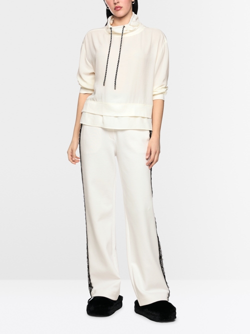 Loose-fitting blouse