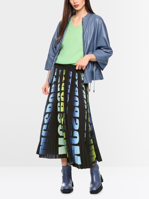 Pleated skirt with print