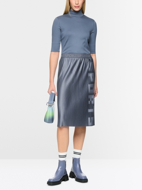 Skirt with pleats