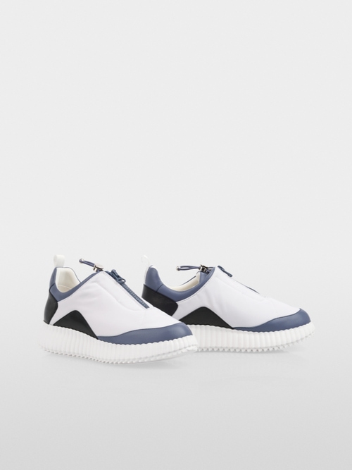 Sneakers with zip