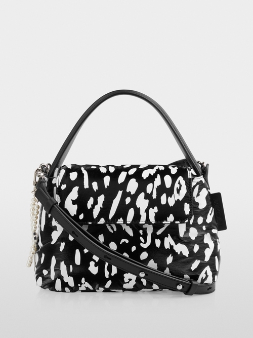 Shoulder bag with flap in leopard print