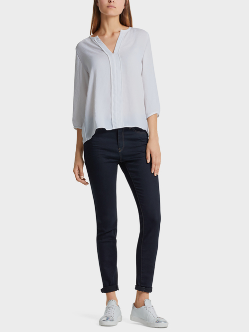 Röhrenjeans mit Kontrastnähten