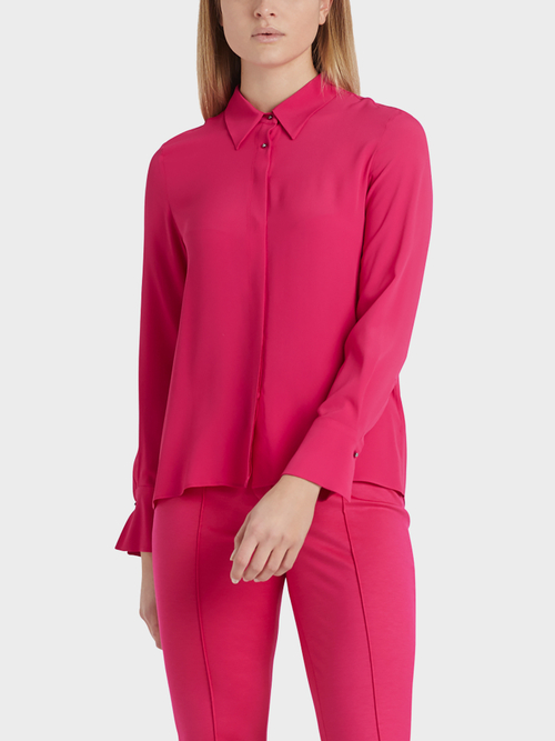 Elegant blouse with silk