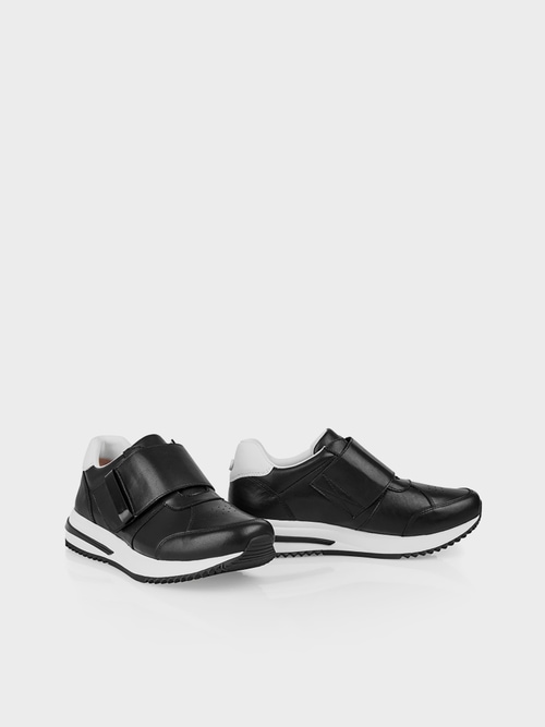 Ledersneaker mit Klettschließe
