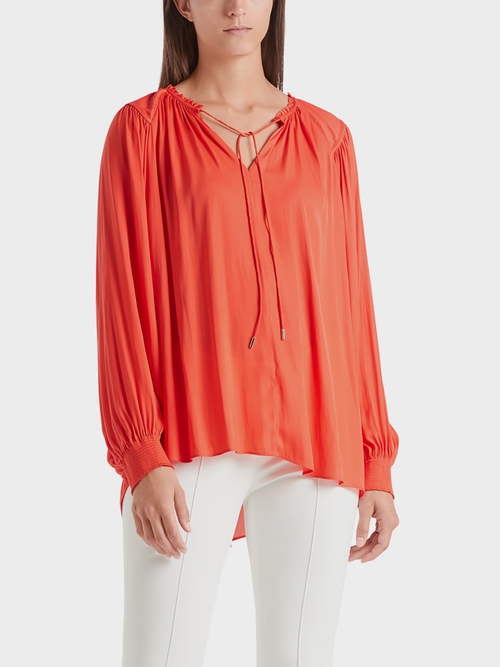 Verspielte Bluse mit Volumen