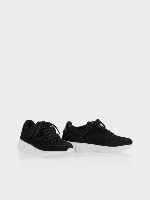 Ledersneaker mit Perforation