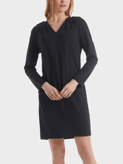 Jerseykleid mit Schulterbetonung