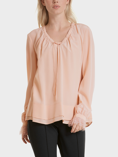 Mooie zijden blouse met kant