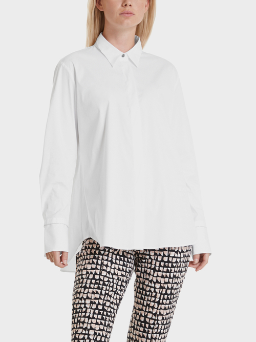 Baumwollbluse mit Zierkette