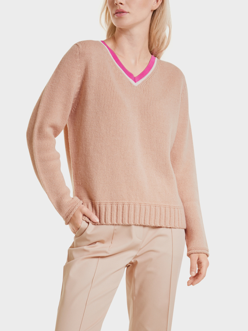 V-Neck-Pullover Knitted in Germany
