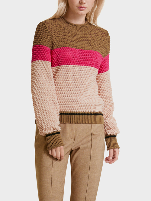 Perlfangpullover in Deutschland gestrickt