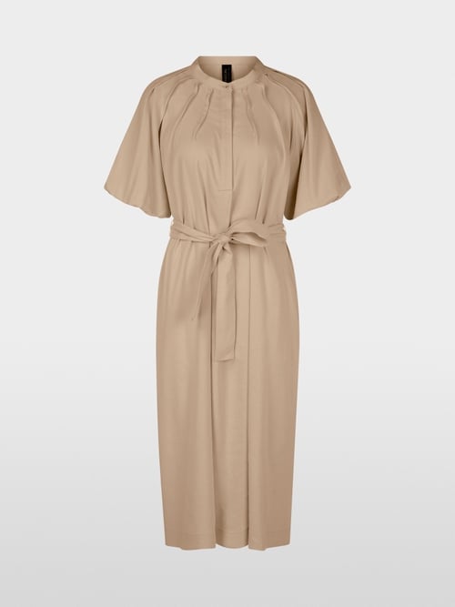 Kleid mit Falten