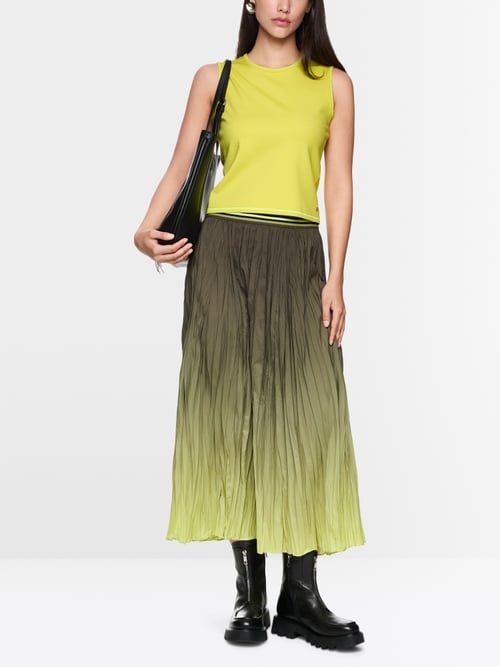 Top fin Knitted in Germany