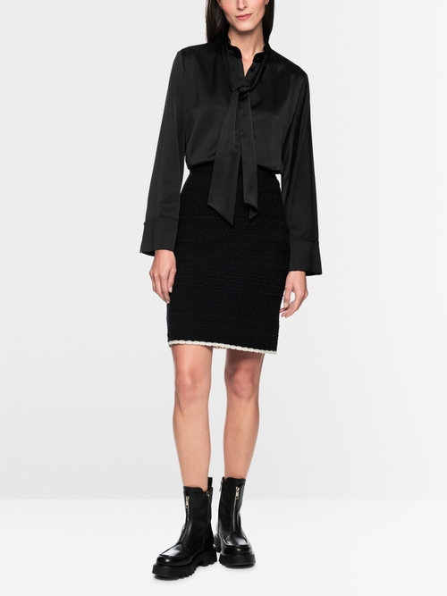 Vrouwelijke blouse met strik