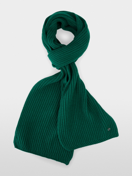 Chunky knit scarf in a wool blend