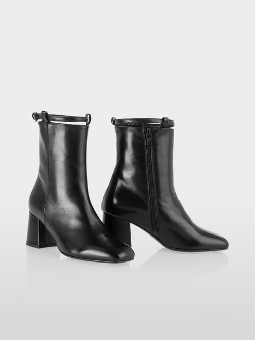 Bottines en cuir avec bride décorative