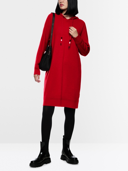 Robe en maille fine avec capuche