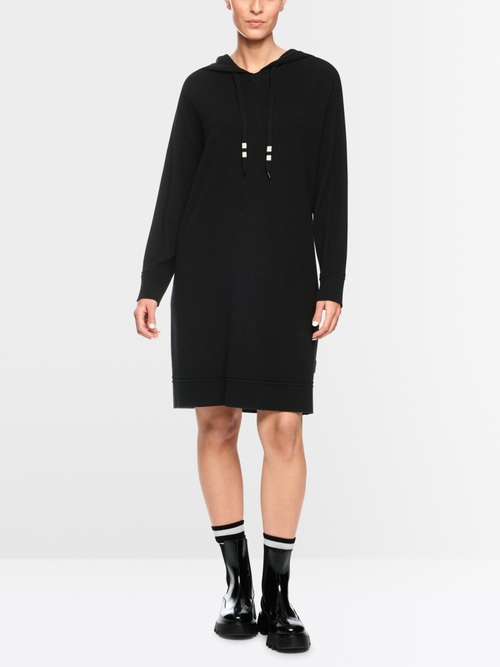 Fine knit dress with hood