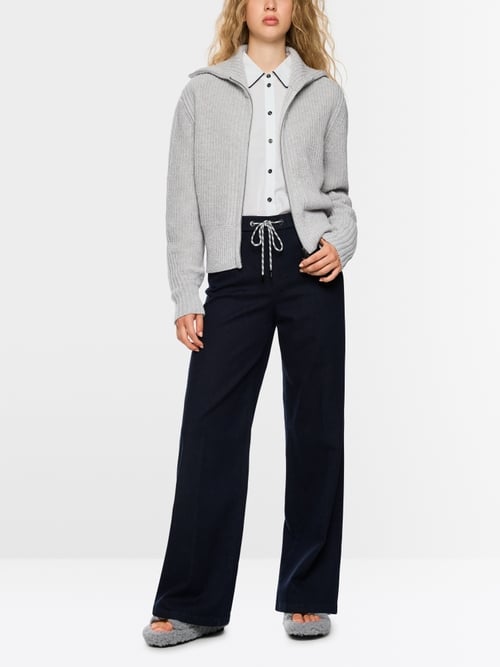 Knitted in Germany Cardigan mit Kragen
