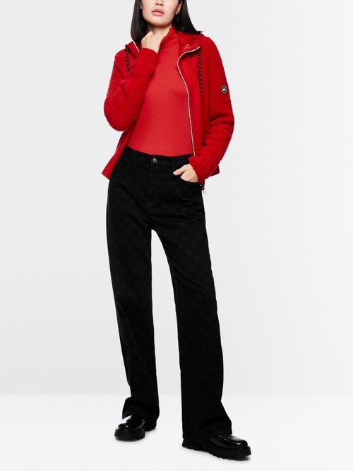 Plain long-sleeved turtleneck shirt