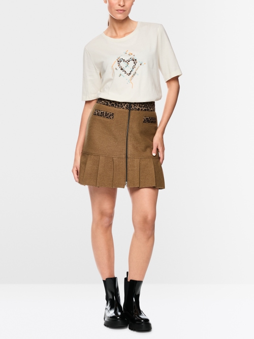 Short-sleeved T-shirt with pattern