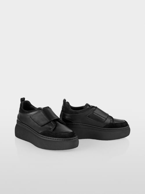 Moderner Sneaker mit Klettverschluss