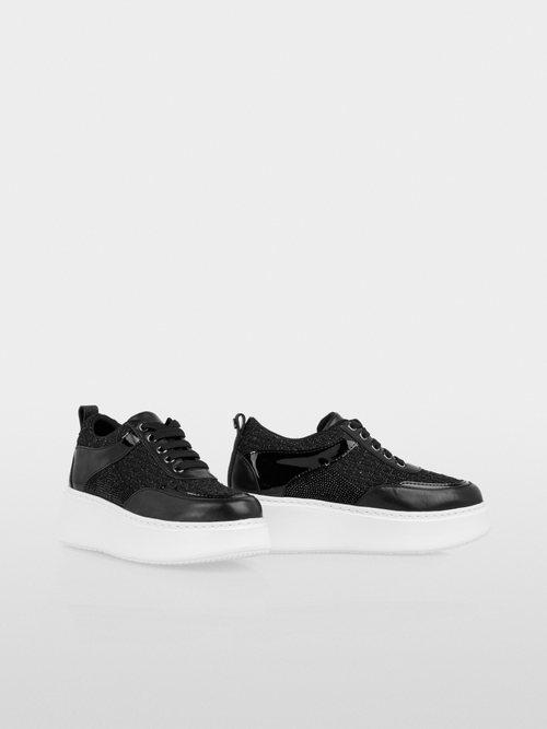 Sneakers met glitter en lakdetails