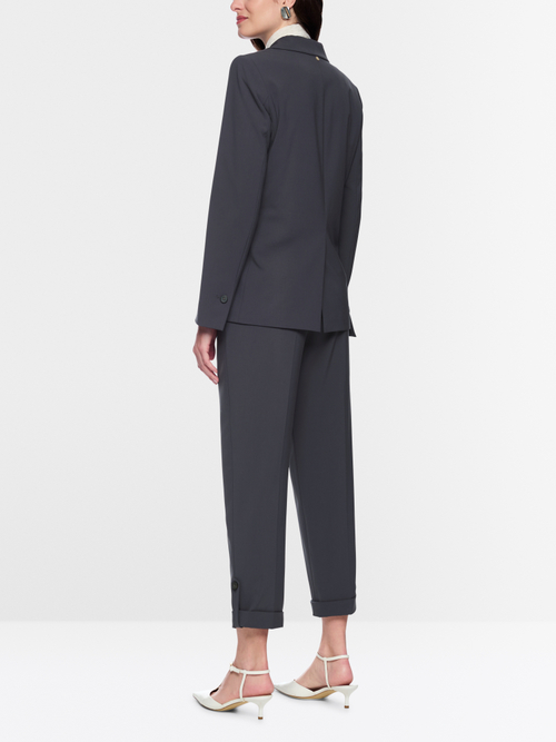 Fitted blazer with rounded hem