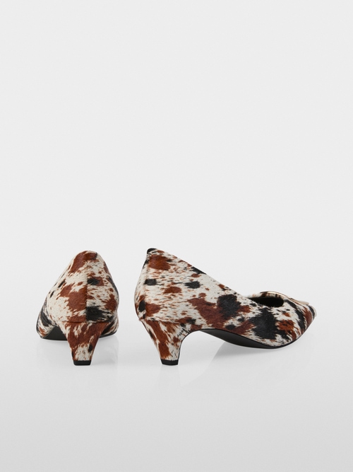 Extravagant pumps