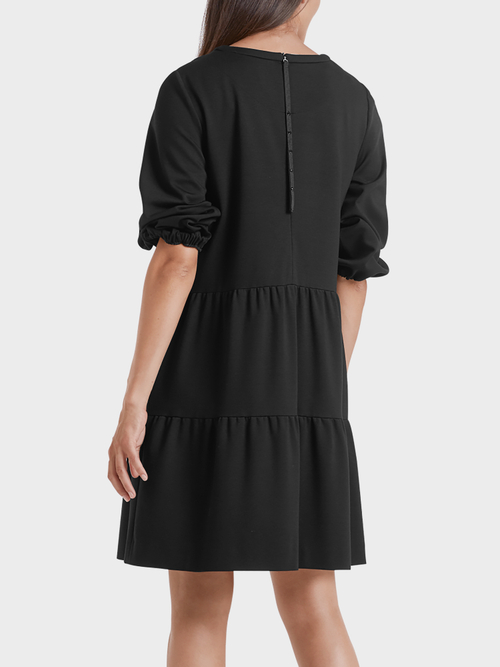Kleid mit Stufenvolants