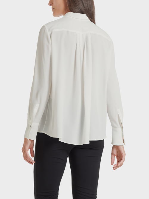 Elegant blouse with silk