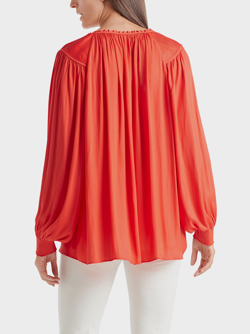 Verspielte Bluse mit Volumen