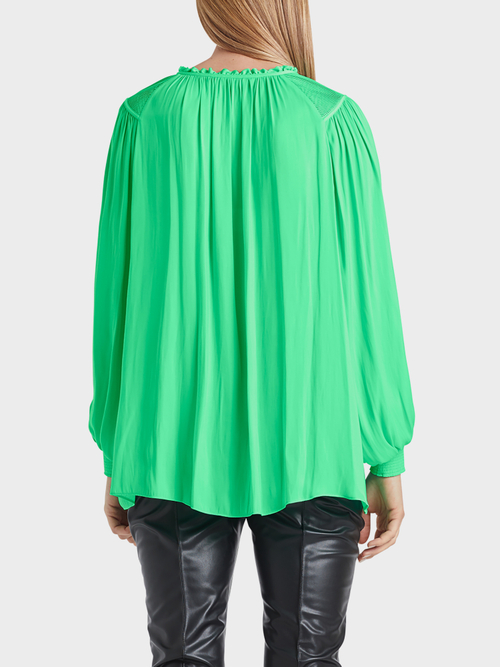 Verspielte Bluse mit Volumen