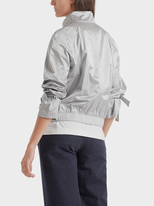 Jacke aus glänzendem Material