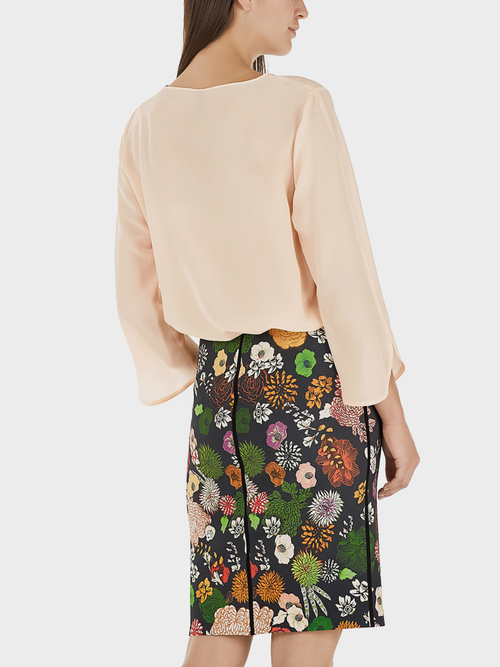 Ongecompliceerde zijden blouse