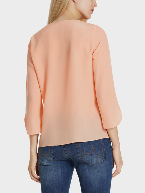 Ongecompliceerde zijden blouse