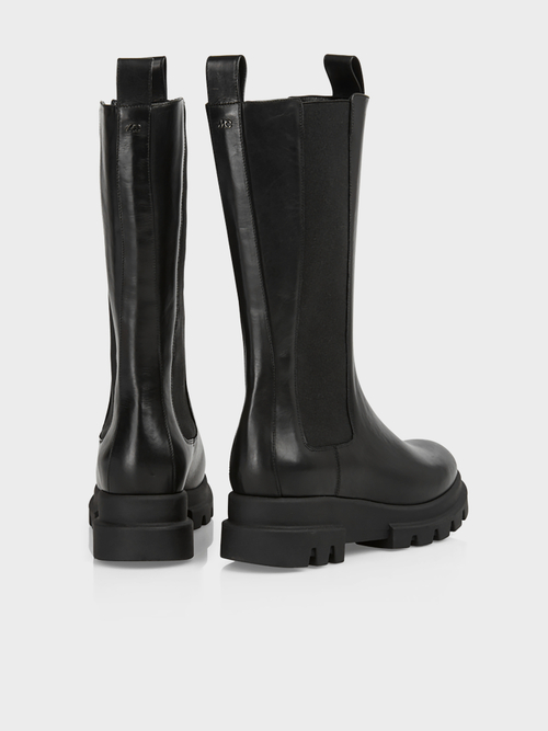 Distinctive Chelsea boots